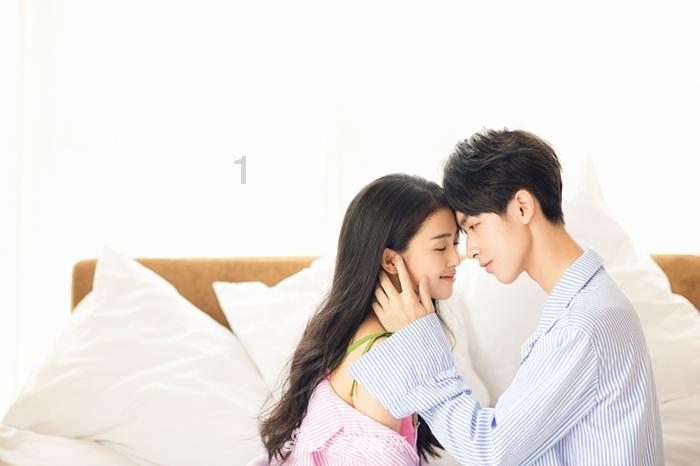 卡通红色汽车拼图